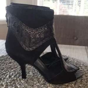 House Of Harlow 1960 Black Mikola Leather Sandals