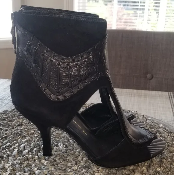 House Of Harlow 1960 Black Mikola Leather Sandals