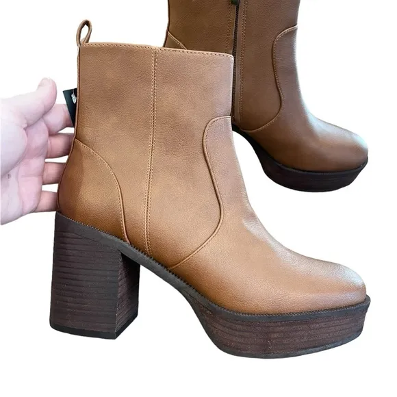 HOUSE OF HARLOW 1960 Festival Cognac Chunky Platform Boots New With Tag