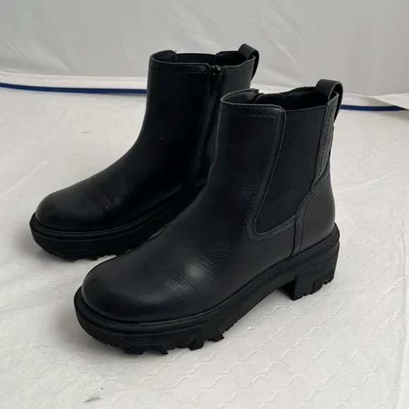 House of Harlow 1960 Righteous black chunky side zip boots