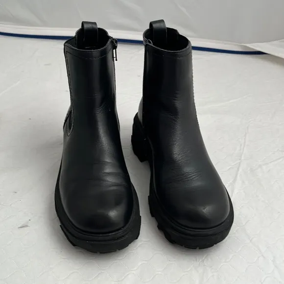 House of Harlow 1960 Righteous black chunky side zip boots