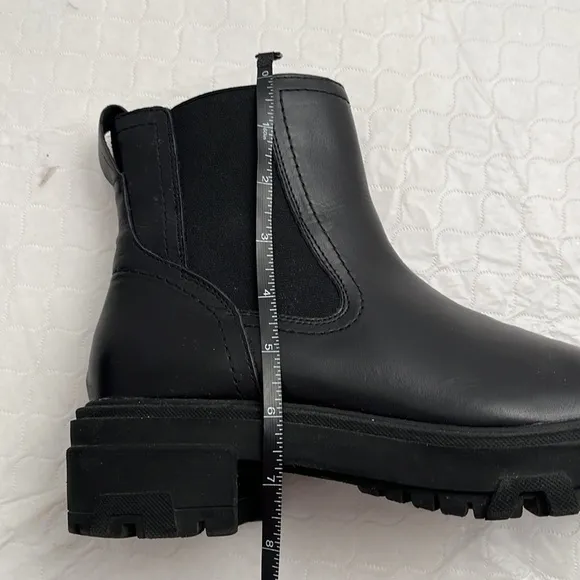 House of Harlow 1960 Righteous black chunky side zip boots