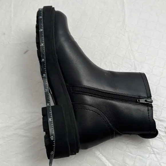 House of Harlow 1960 Righteous black chunky side zip boots