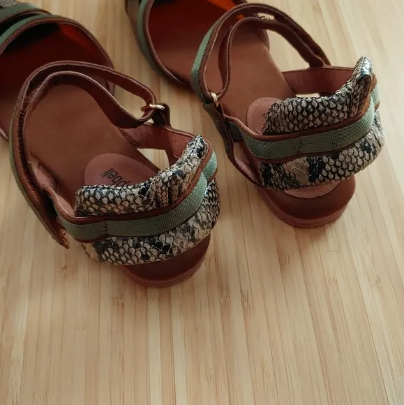 HTF Jeffrey Campbell Enrich Flats