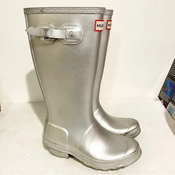 HUNTER Girl Size 2 Silver Mid-Calf Rubber Rain Winter Boots