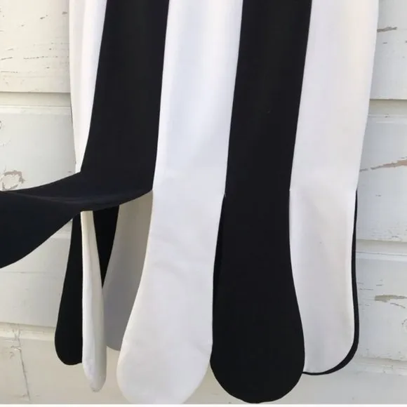 💥INSANELY BEAUTIFUL💥 Scalloped Midi Skirt Black and White