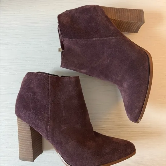 Ivanka Trump Purple Ankle Boots with Chunky Heel and Pointed Toe