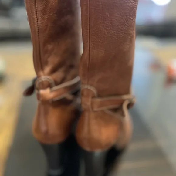 J Crew Women’s Leather Mid Calf Heels Boots. Size 8.5