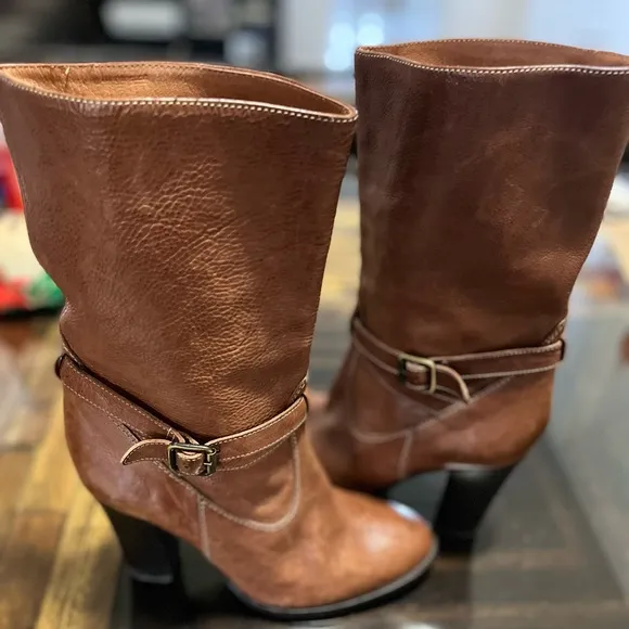 J Crew Women’s Leather Mid Calf Heels Boots. Size 8.5