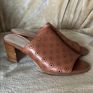 JACK ROGERS Women’s Eyelet Brown Leather Heel Sandals