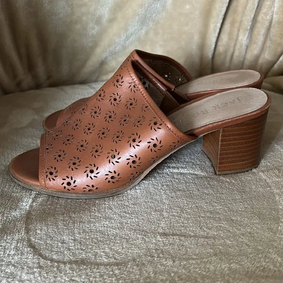 JACK ROGERS Women’s Eyelet Brown Leather Heel Sandals