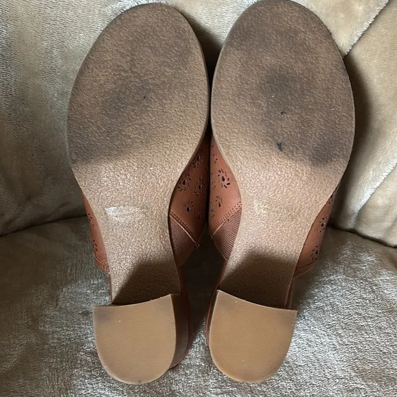 JACK ROGERS Women’s Eyelet Brown Leather Heel Sandals