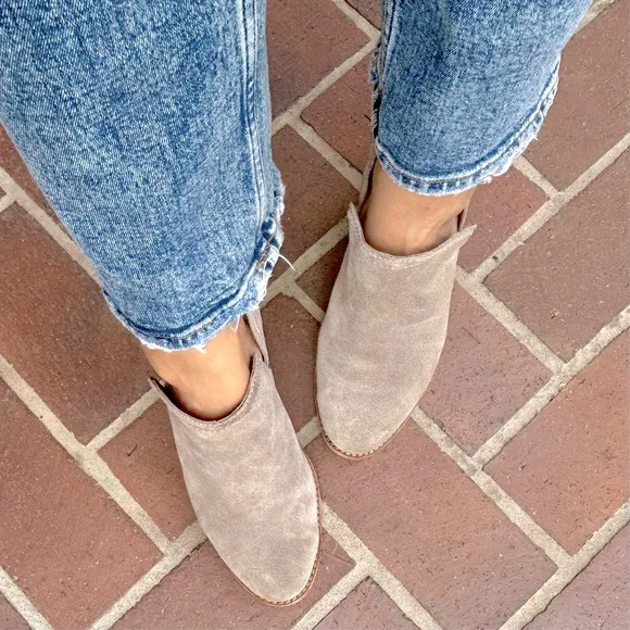 Jeffrey Campbell Rosalee Booties Block Heel Ankle Boots Gray Taupe Suede Size 7