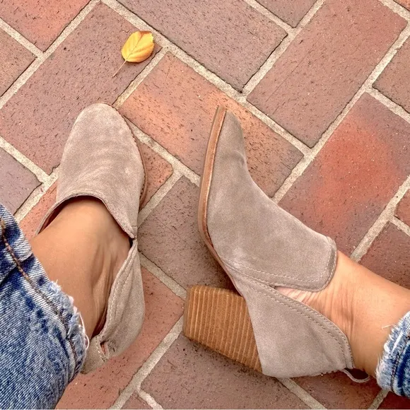 Jeffrey Campbell Rosalee Booties Block Heel Ankle Boots Gray Taupe Suede Size 7