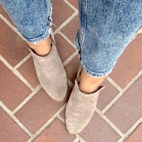 Jeffrey Campbell Rosalee Booties Block Heel Ankle Boots Gray Taupe Suede Size 7