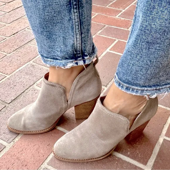 Jeffrey Campbell Rosalee Booties Block Heel Ankle Boots Gray Taupe Suede Size 7