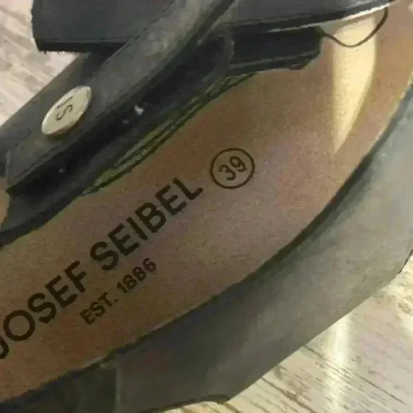 Josef Seibel women’s Tonga black casual strap sandals women's size 8-8.5