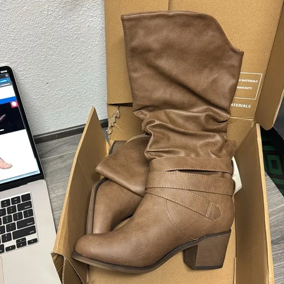 Journee Womens Late Stacked Heel Mid Calf Boots