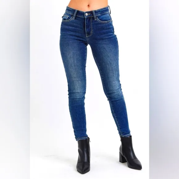 Judy Blue Full Size Run Mid-Rise Waist Skinny Jeans with Thermal Lining