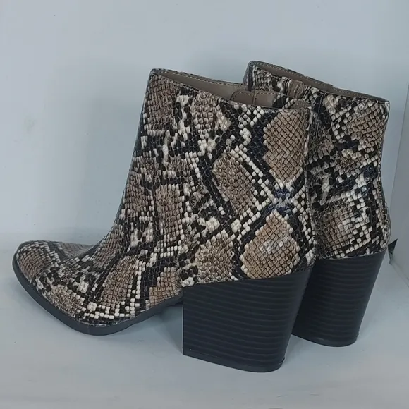 Kaari Blue Eloise Tan Light Brown Black White Snakeskin Booties Boots 7.5