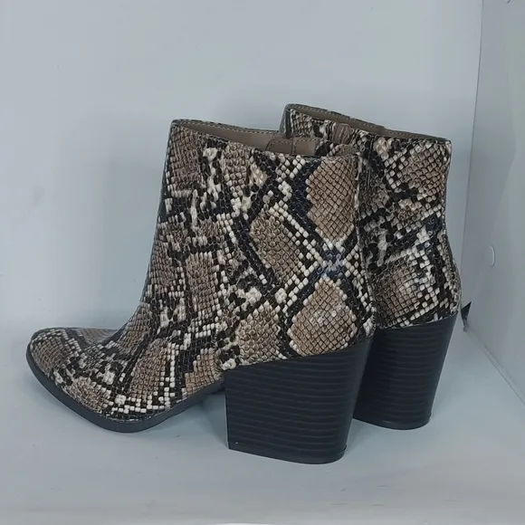 Kaari Blue Eloise Tan Light Brown Black White Snakeskin Booties Boots 7.5