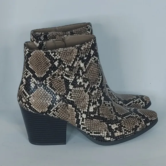 Kaari Blue Eloise Tan Light Brown Black White Snakeskin Booties Boots 7.5