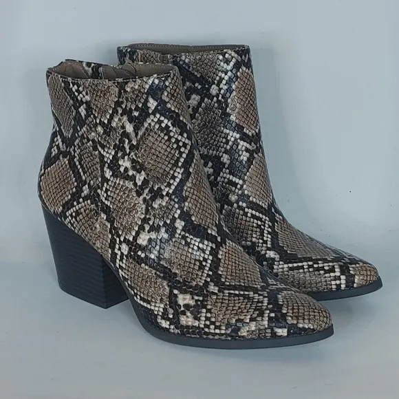 Kaari Blue Eloise Tan Light Brown Black White Snakeskin Booties Boots 7.5