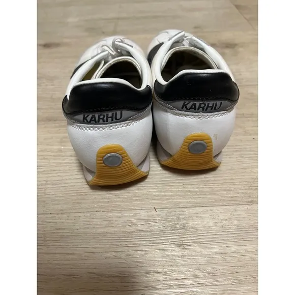 Karhu Championeer Retro Mens Running Sneakers Sz 8 White Black