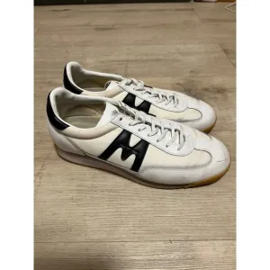 Karhu Championeer Retro Mens Running Sneakers Sz 8 White Black