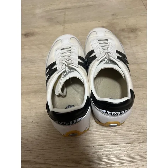 Karhu Championeer Retro Mens Running Sneakers Sz 8 White Black