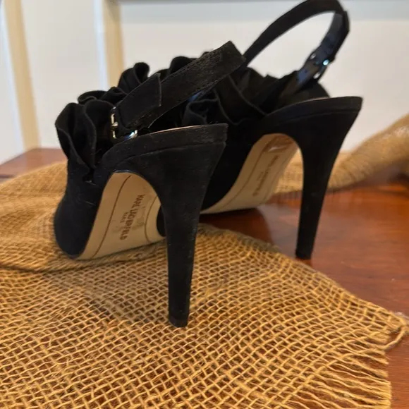 Karl Lagerfeld Lanka Ruffled Suede sandals size 7.5