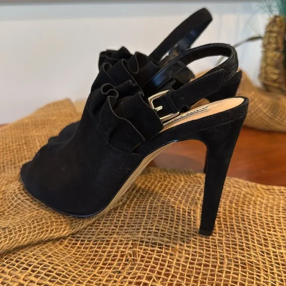 Karl Lagerfeld Lanka Ruffled Suede sandals size 7.5