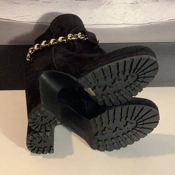 Karl Lagerfeld Paris Lark Black Suede Gold Chain Chunky Heel Lug Boot Sz 7M