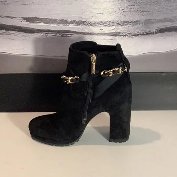 Karl Lagerfeld Paris Lark Black Suede Gold Chain Chunky Heel Lug Boot Sz 7M