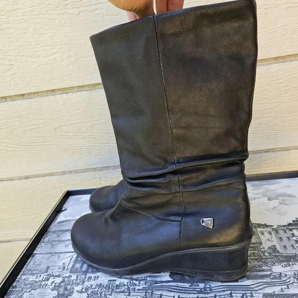 Keen black leather Kate slouch mid-calf wedge boots size 10