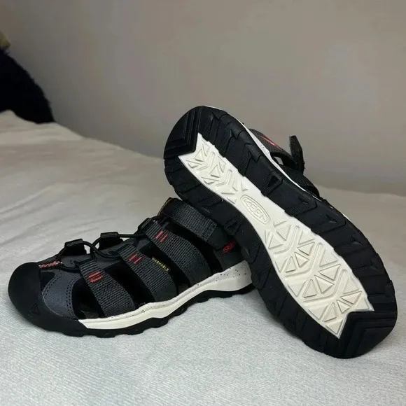 Keen boys washable sandals size 2 (big boy). Black and orange.
