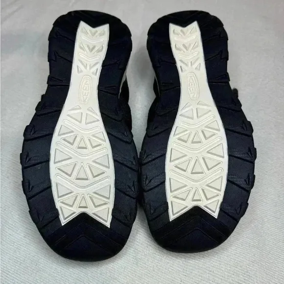 Keen boys washable sandals size 2 (big boy). Black and orange.