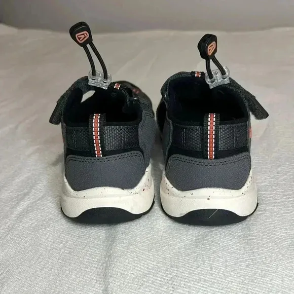 Keen boys washable sandals size 2 (big boy). Black and orange.