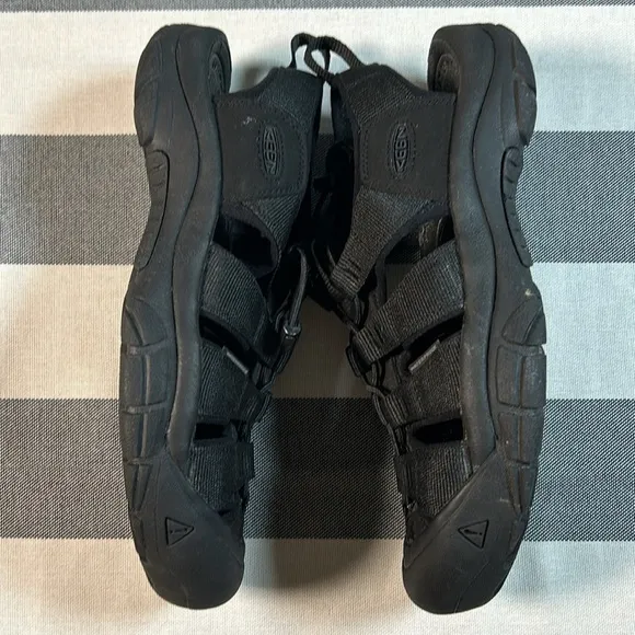 KEEN Men's Newport H2 Closed Toe Water Sandal Hiking Shoes Black Color Size 9