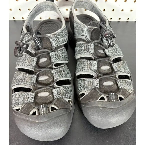 Keen Newport closed toe water sandals size 9.5