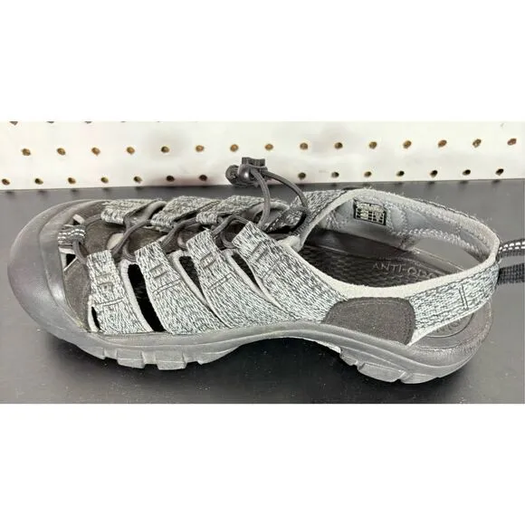 Keen Newport closed toe water sandals size 9.5