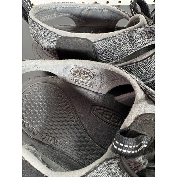 Keen Newport closed toe water sandals size 9.5