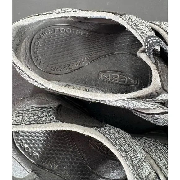 Keen Newport closed toe water sandals size 9.5