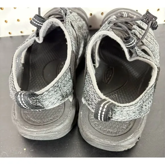 Keen Newport closed toe water sandals size 9.5