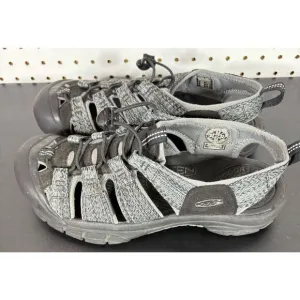 Keen Newport closed toe water sandals size 9.5