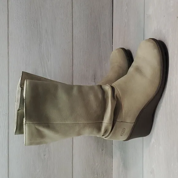 Keen Womens Akita Slouch Suede Wedge Boots shoes sz 7