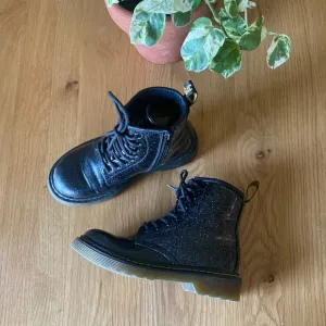 Kid’s Dr. Martens 1460 Glitter J Boots