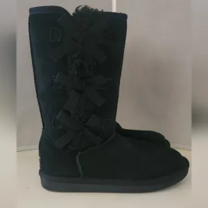 KOOLABURRA by UGG BLACK SERPA LINED BOOTS (sz 2)