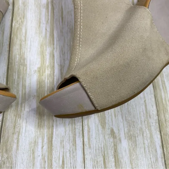 Kork Ease Berit Gray Suede Peep Toe Wedge Sandals