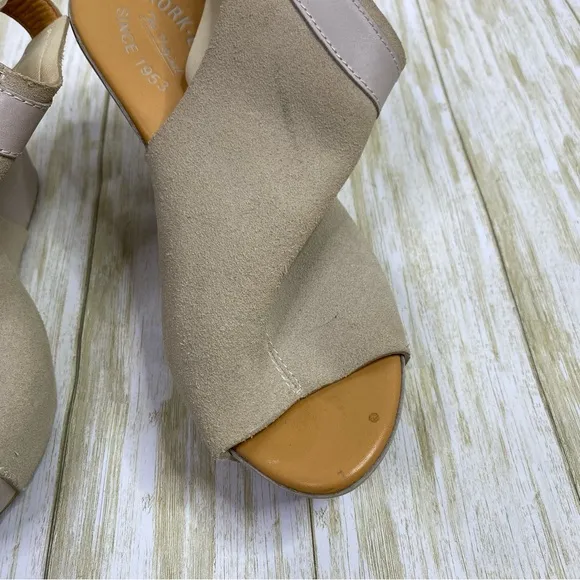 Kork Ease Berit Gray Suede Peep Toe Wedge Sandals